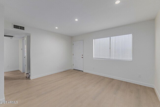 Photo - 936 W Rio Salado Pkwy Unidad 4