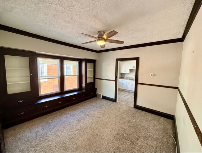 Photo - 2163 Chesterland Ave Unidad Upstairs