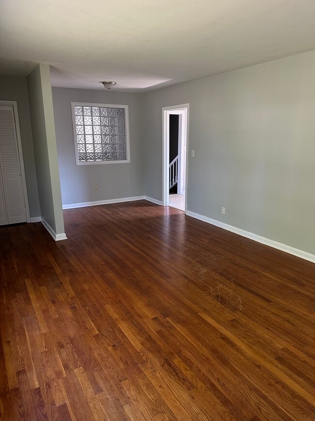 Photo - 2113 Norris Rd NW