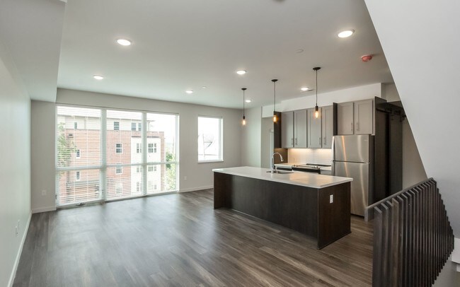 Photo - 166 E Prentiss St