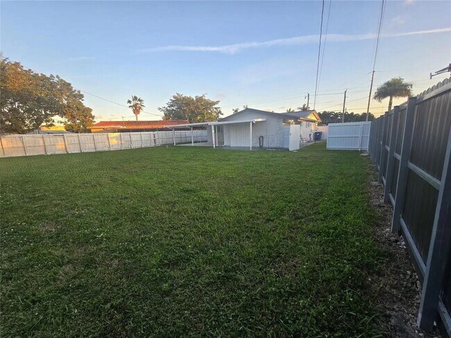 Photo - 10317 SW 7th St