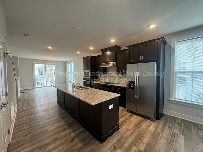Photo - 11549 Helmond Way