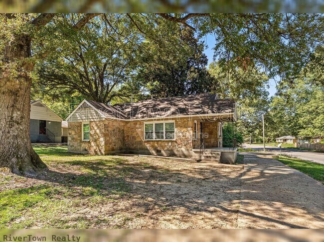 Photo - 1678 Alta Vista Ave