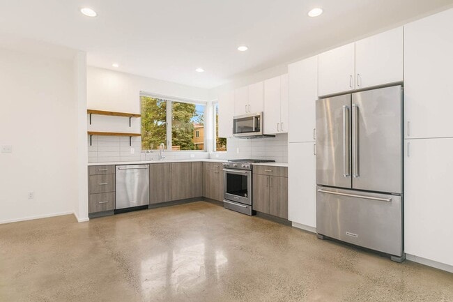 Building Photo - 3 Bedroom Modern Industrial Townhome with City Views & Rooftop Oasis