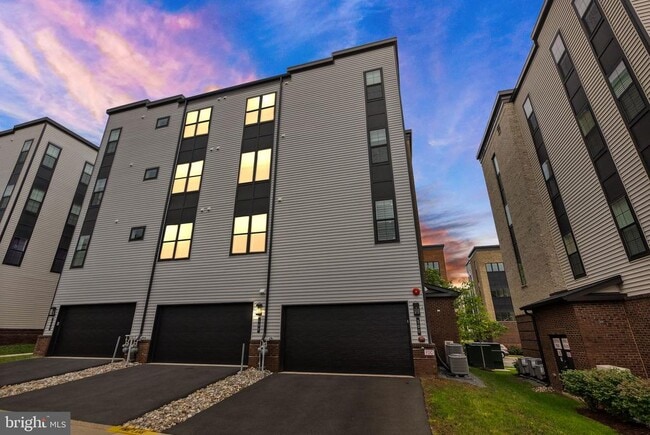 Building Photo - 43443 Croson Ln Unit 300