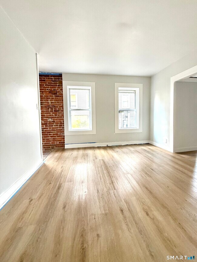 Photo - 189 Daly Ave