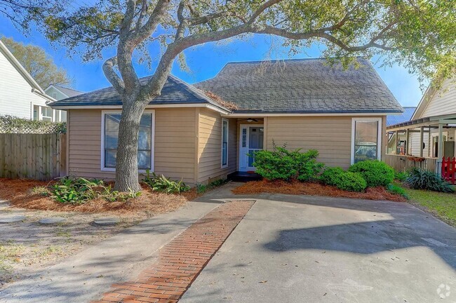 Building Photo - Beautiful 3 BR/2 BA home available in the ...