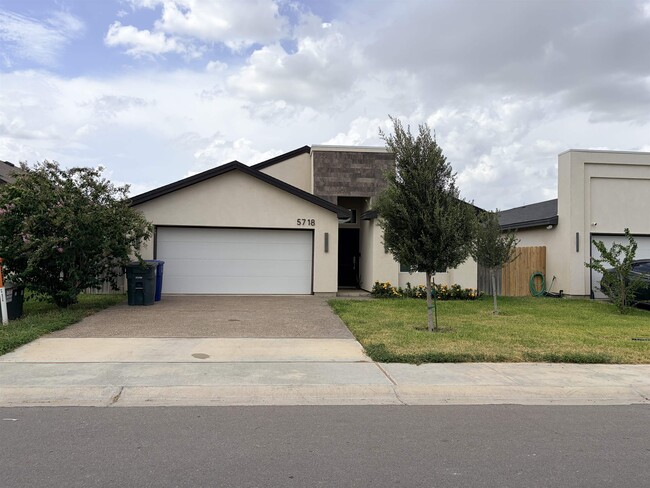 Building Photo - 5718 Gillian Dr