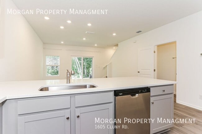 Photo - 1605 Cluny Rd