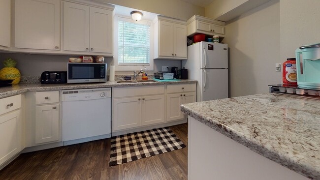 Photo - 900 Autumn Cir