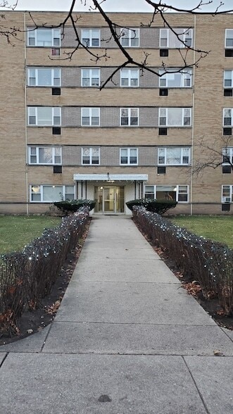 Building Photo - 6160 N Damen Ave Unit A509