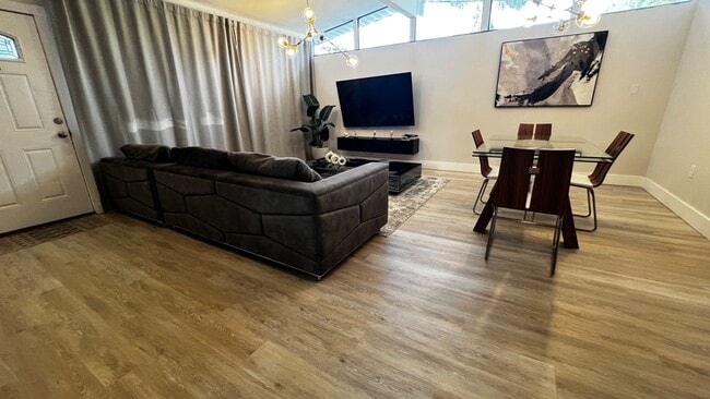 Photo - 7509 Lakeshore Dr