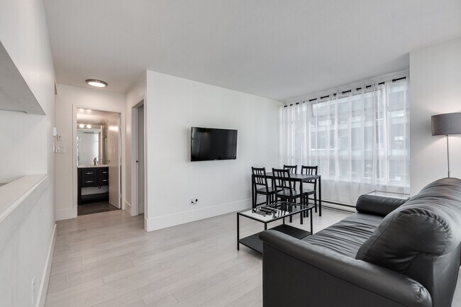 Photo - 438 Seymour St