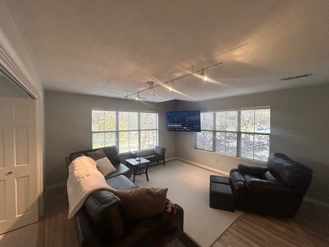 Photo - 59 W Lincoln St