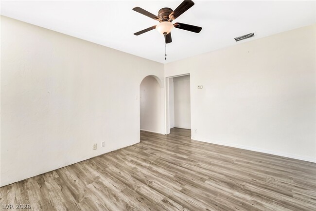 Photo - 107 Joshua St