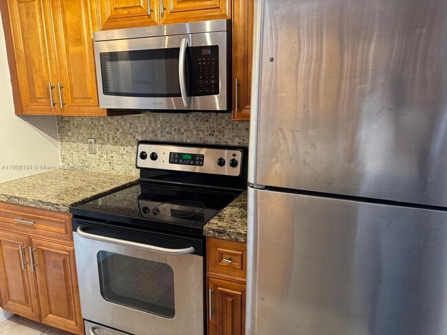 Photo - 2471 SW 82nd Ave Unidad 108