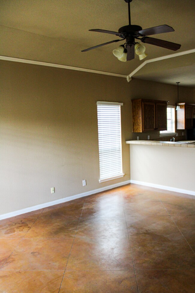 Photo - 208 Garden Dr