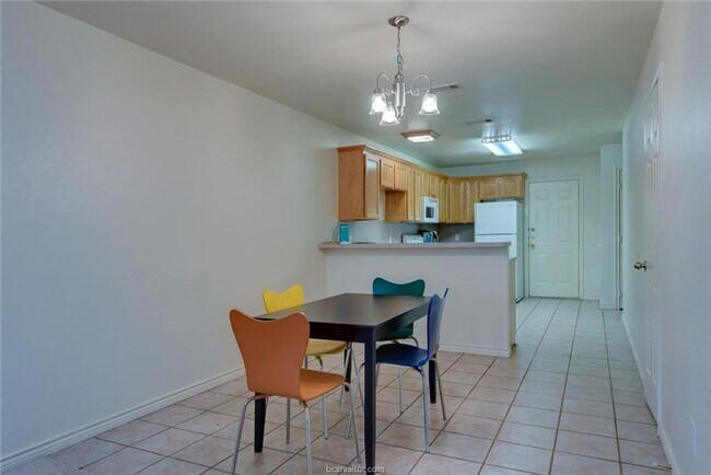 Photo - GREAT 3 Bedroom, 3 Bathroom Close to Every...