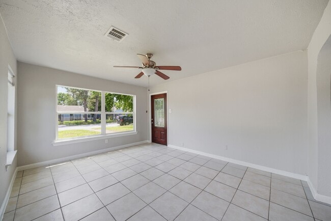 Photo - 1102 Johnson St
