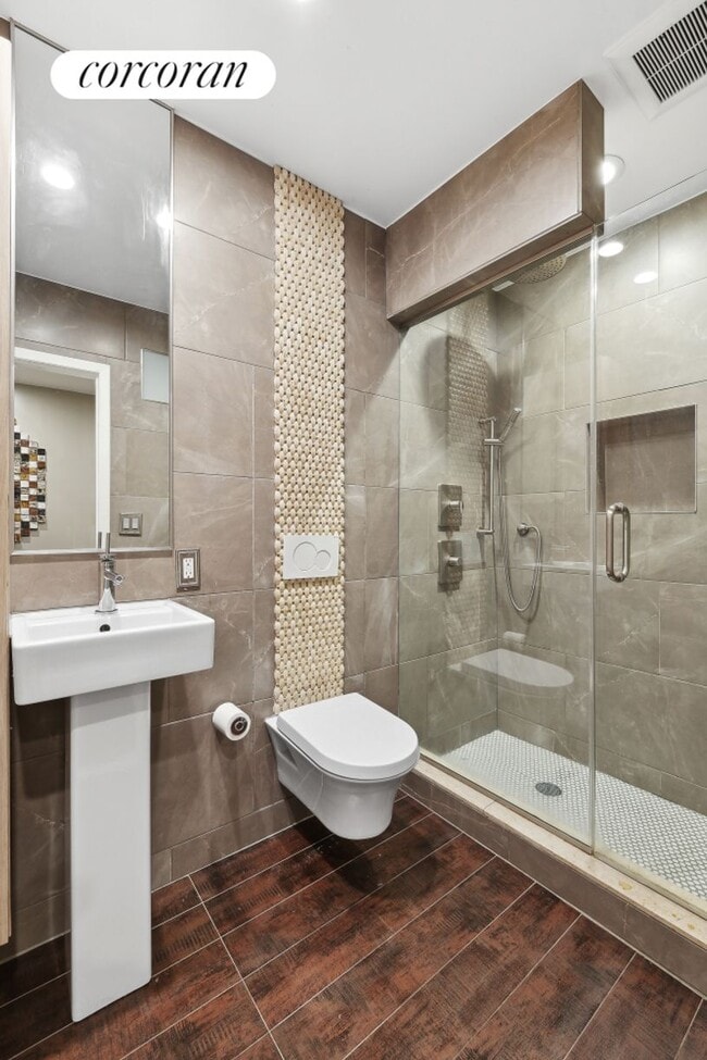 Photo - 557 W 159th St