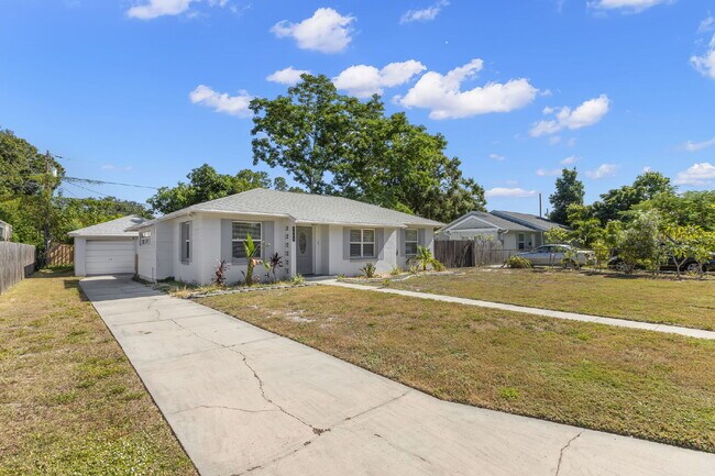 Photo - 3505 Prescott St N