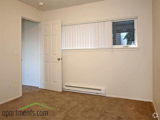 Bedroom - Bayshore Apartments