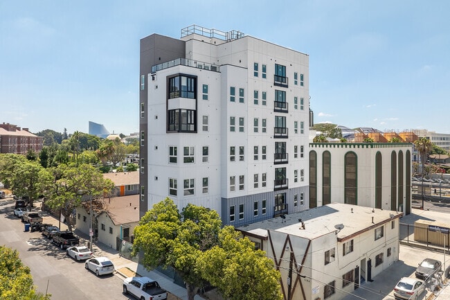 Photo - Polaris LUX Apartments