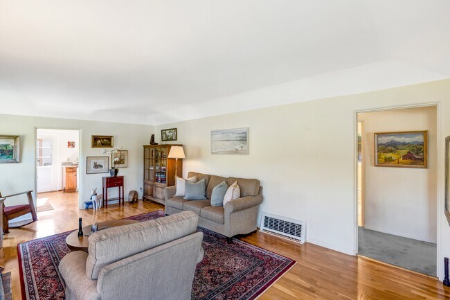 Photo - 969 Egan Ave