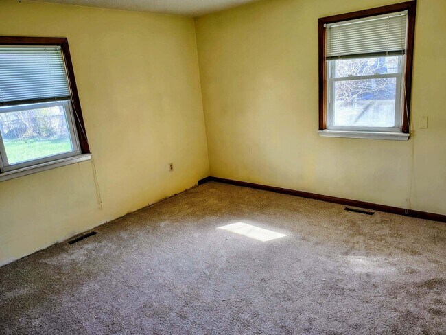 Photo - 309 W Leslie Ln