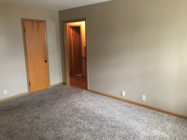 Photo - 877 S Hillcrest St Unidad 2 br brick duplex