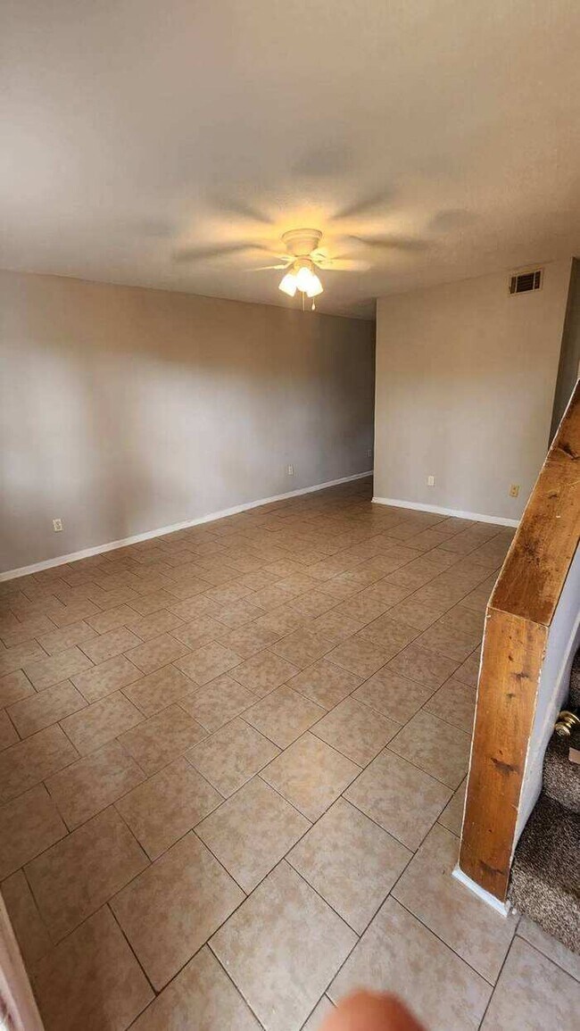 Townhouse featuring 2 bedrooms and 1 1/2 bathrooms in the heart of North Augusta!