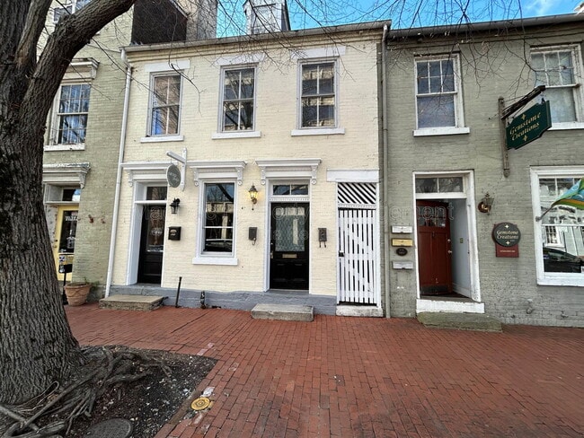 Building Photo - 604 Caroline St Unit 2