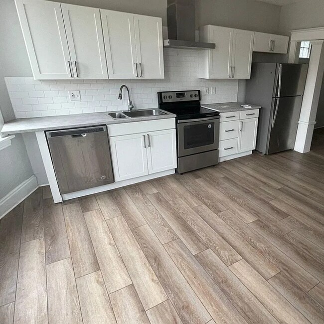 Photo - 2015 Broadway Ave Unit Floor 2