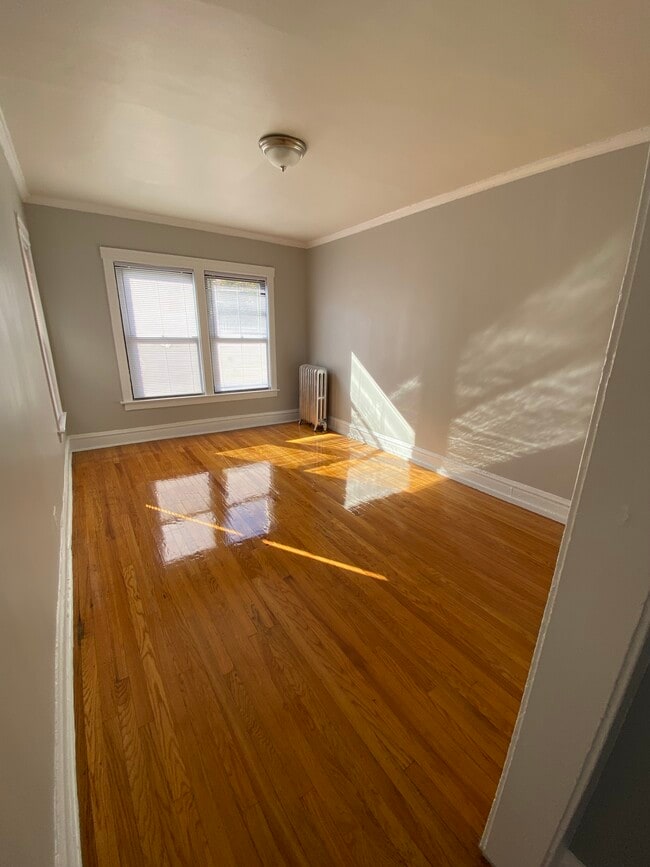 Building Photo - 1706 Albion W Ave Unit 2W