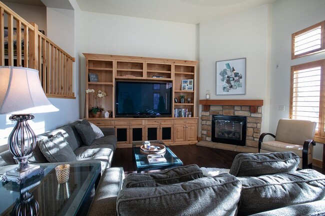 Living Room - 5489 Luge Ln Townhome