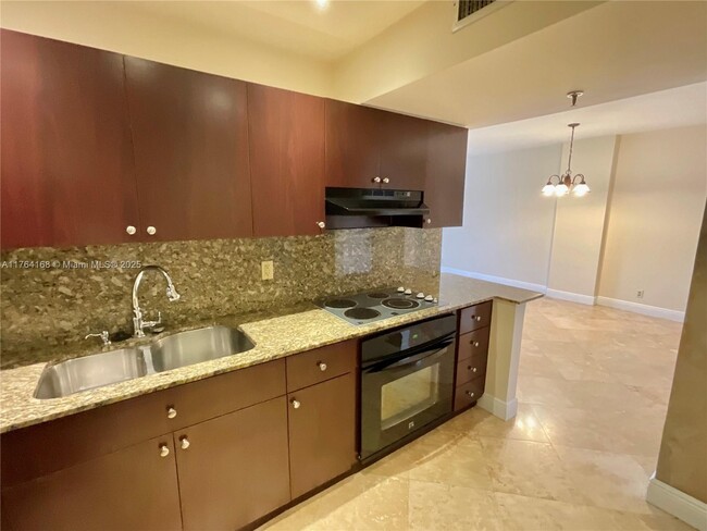 Photo - 901 Hillcrest Dr Condo Unit 303