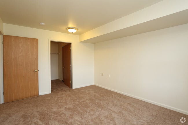 Bedroom - Evergreen Hills Apartments
