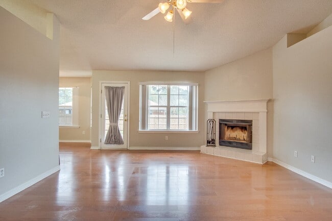 Photo - Stunning 4-Bed, 2-Bath Brick Home in Gulf Breeze – Vaulted Ceilings, Hardwood Floors, Granite Kit...