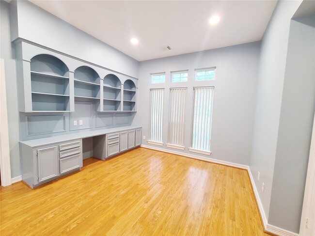2115 Grandmill Ln