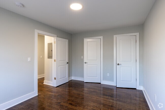 2BR, 1BA - 750SF