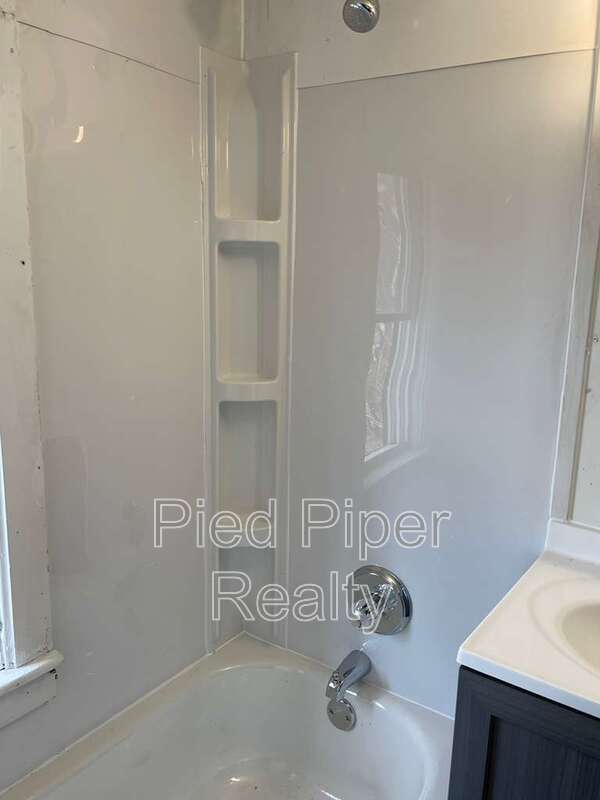 Photo - 320 W Clark St