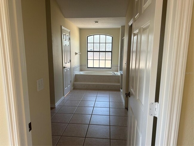 Photo - 2988 Howland Blvd