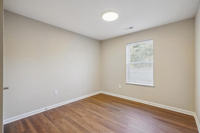 Photo - Alley Landing