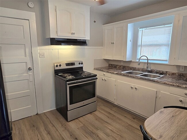 Photo - 2816 St Emanuel St