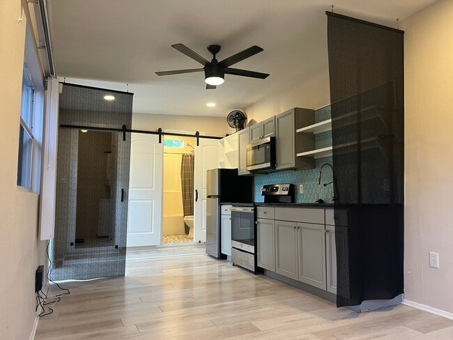 Building Photo - 2824 24th Ave N Unit 2824 24th Ave N Rental