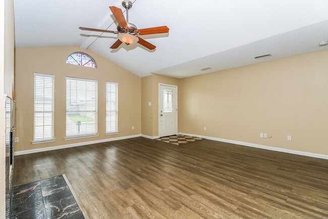 Photo - 8145 Waterside Trail