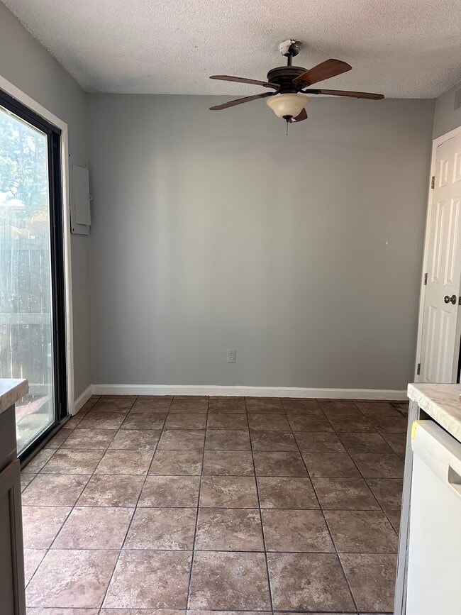 Building Photo - 976 S Peoria St