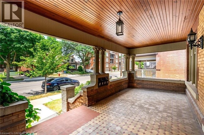 Photo - 137 Sherman Ave S