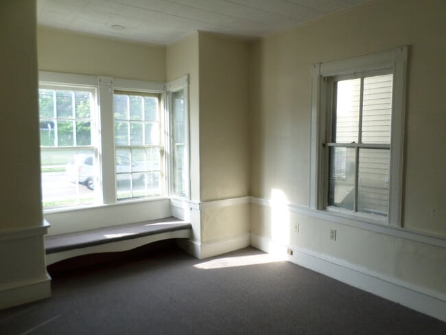 Photo - 140 Colchester Ave