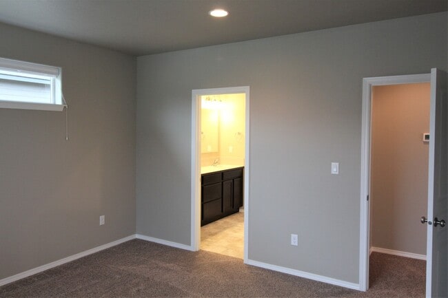 Photo - 3 Bedrooms, 2 Bath Home in South Richland
